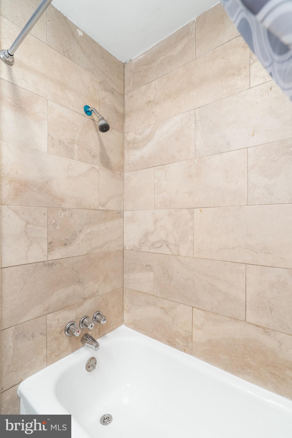 4415 Pen Lucy Road Baltimore, MD 21229 - Photo 17 of 27 Upstairs full bathroom