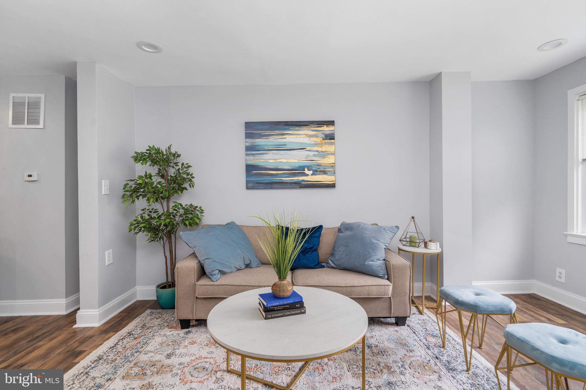 4415 Pen Lucy Road Baltimore, MD 21229 - Photo 6 of 27 Living room