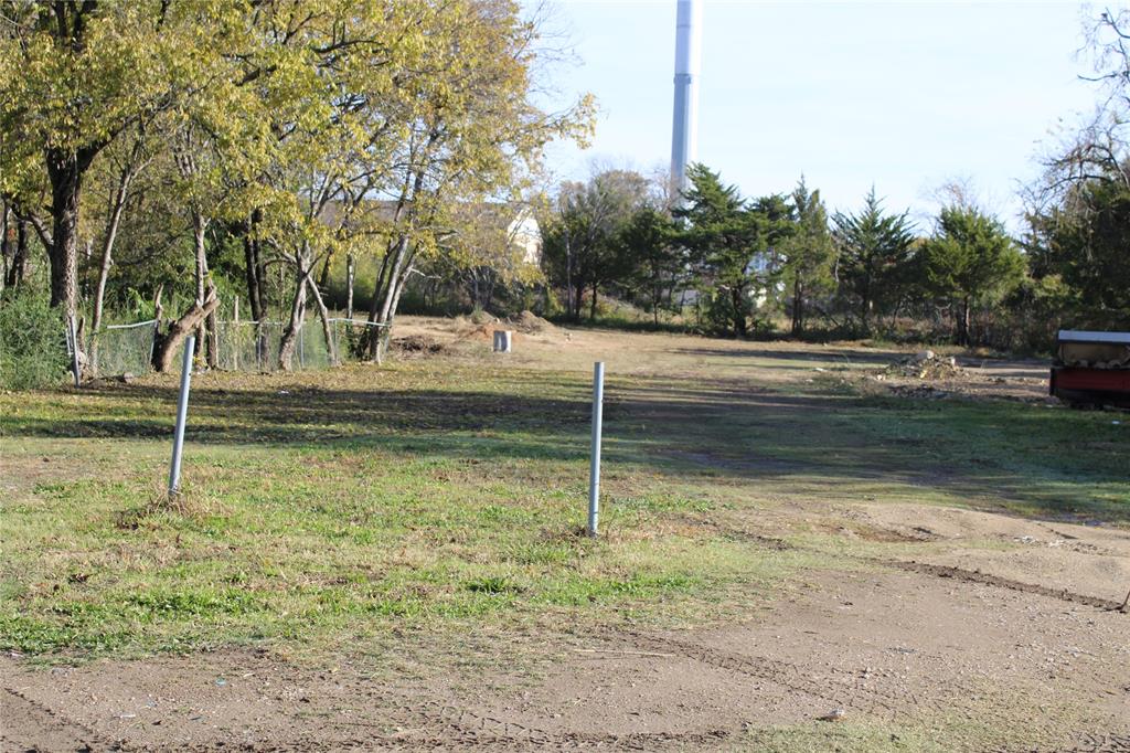 4118 Easter Avenue Dallas, TX 75216 - Photo 5 of 5 a view of backyard with green space