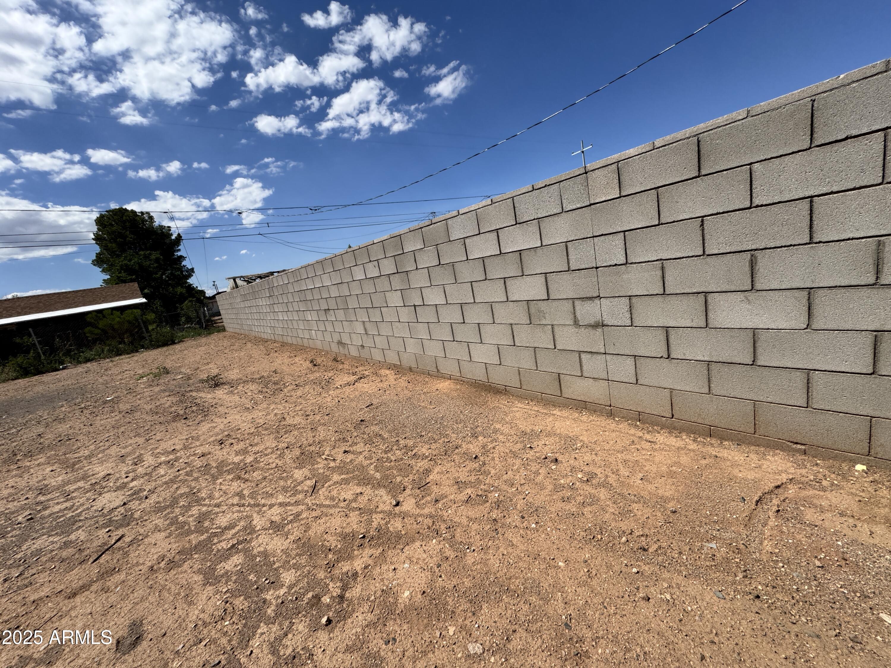 1457 East 23rd Street Douglas, AZ 85607 - Photo 21 of 23 a view of a backyard of the house
