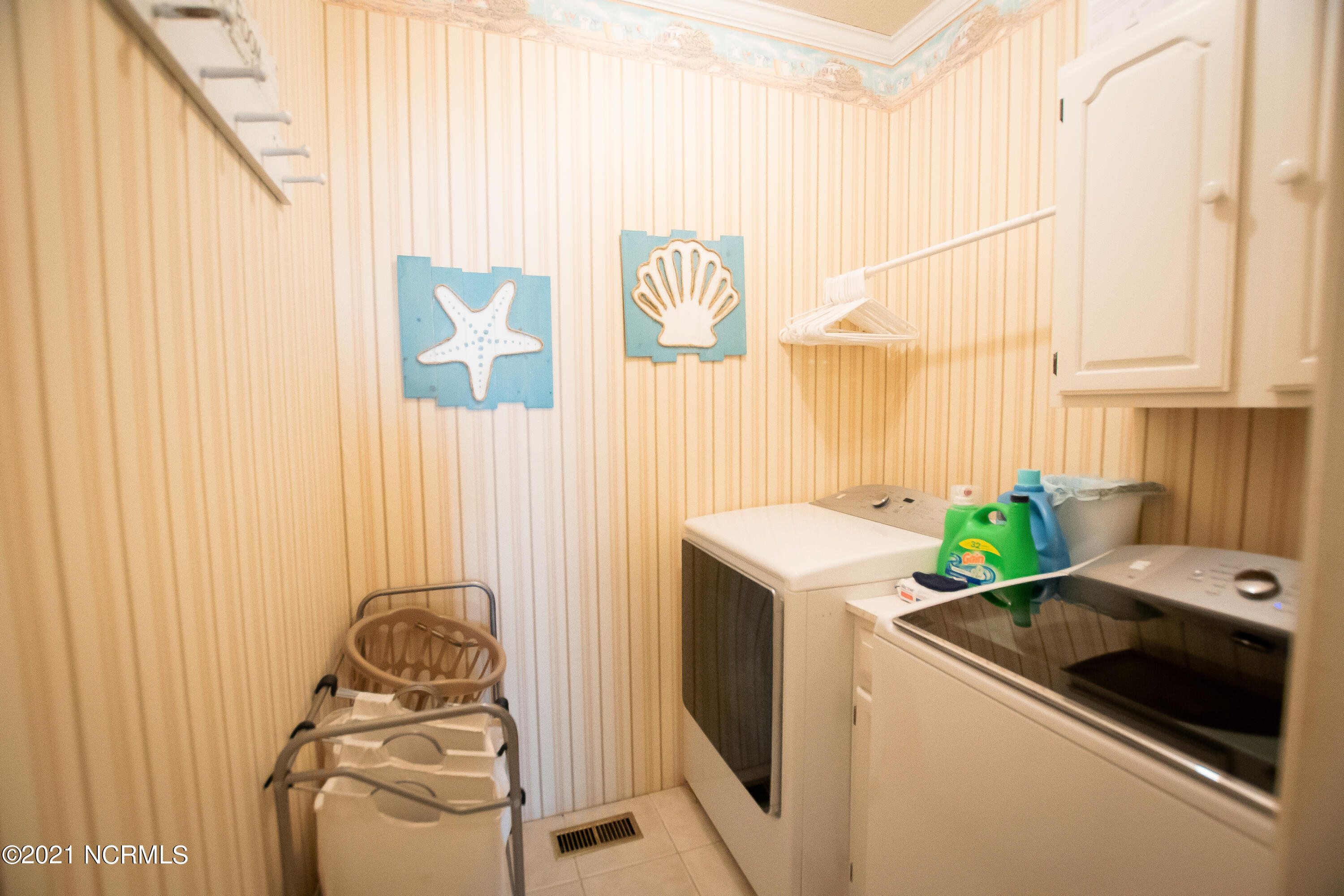 2720 Picadilly Road Kinston, NC 28504 - Photo 26 of 35 Laundry Room