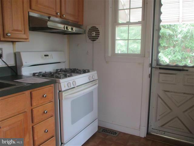 1903 Ellinwood Road Baltimore, MD 21237 - Photo 9 of 22 Kitchen