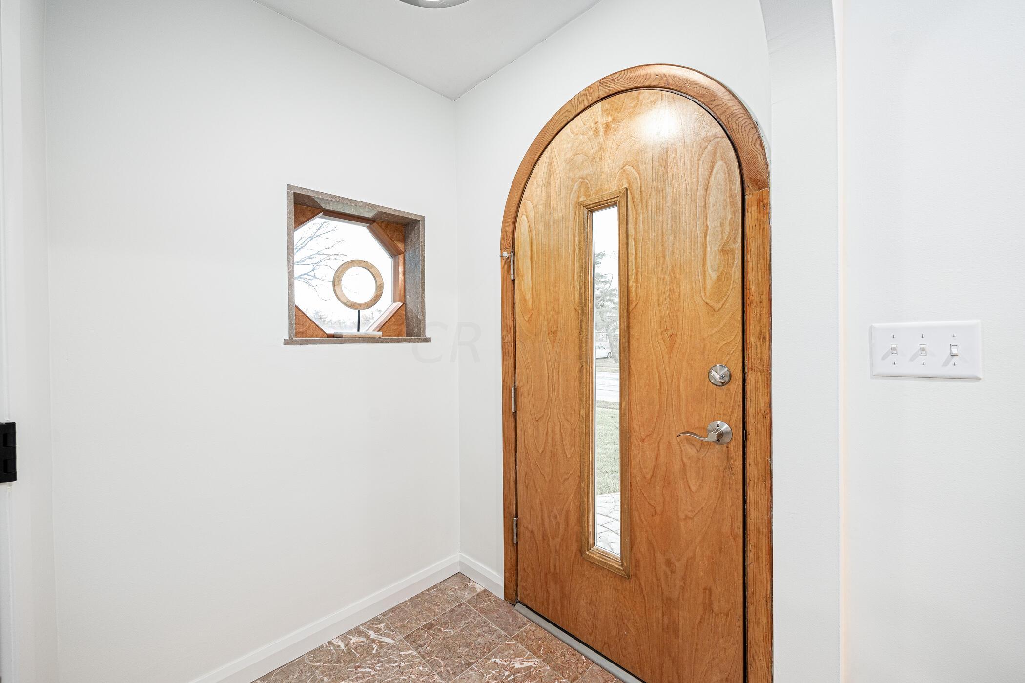 3176 Redding Road Columbus, OH 43221 - Photo 4 of 47 3176 Redding Road 027