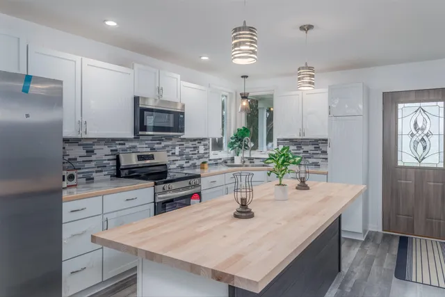 $265,000 | 27 Astor Road, Babbitt, MN 55706