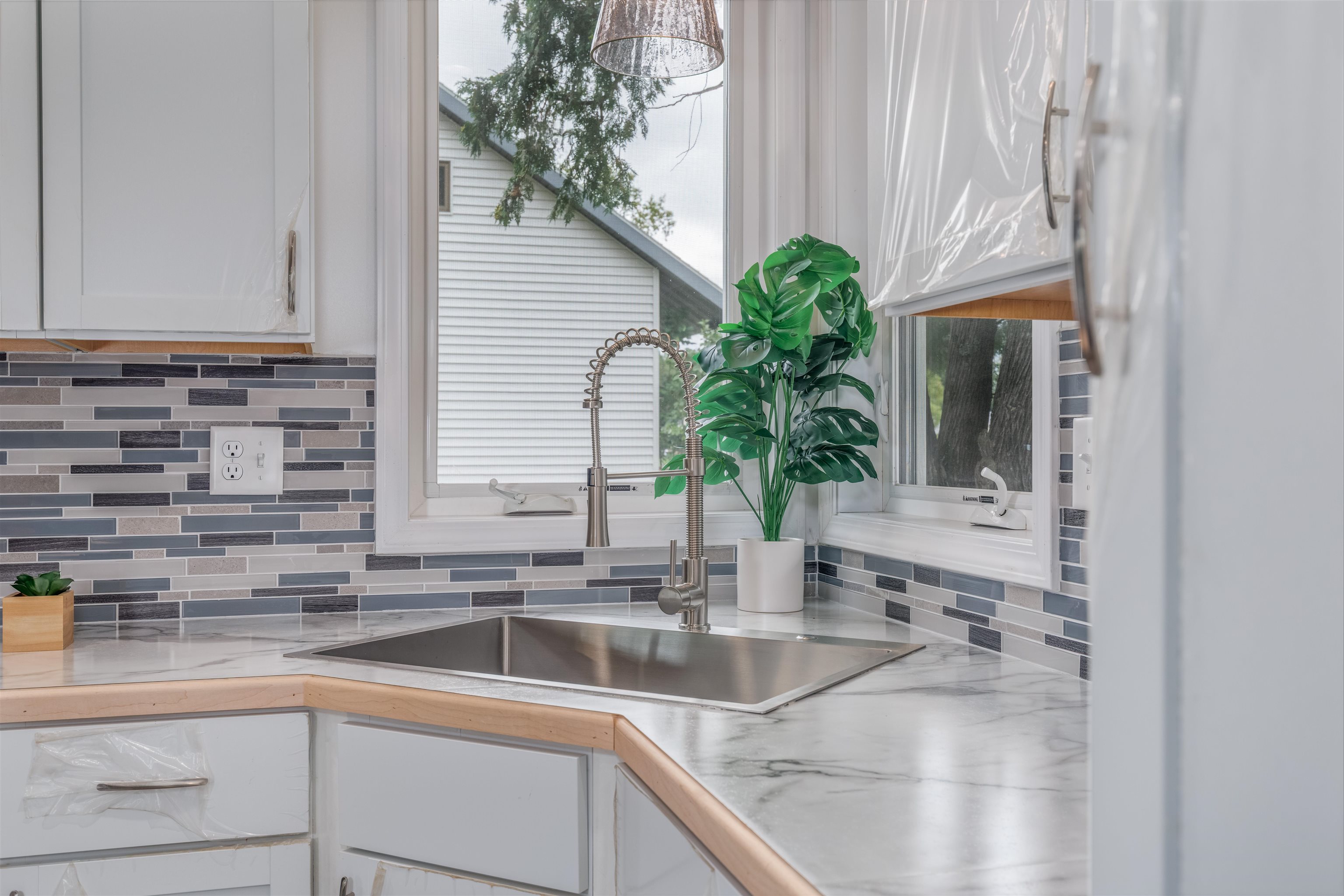 27 Astor Road Babbitt, MN 55706 - Photo 6 of 22 Kitchen with plenty of natural light and tasteful backsplash