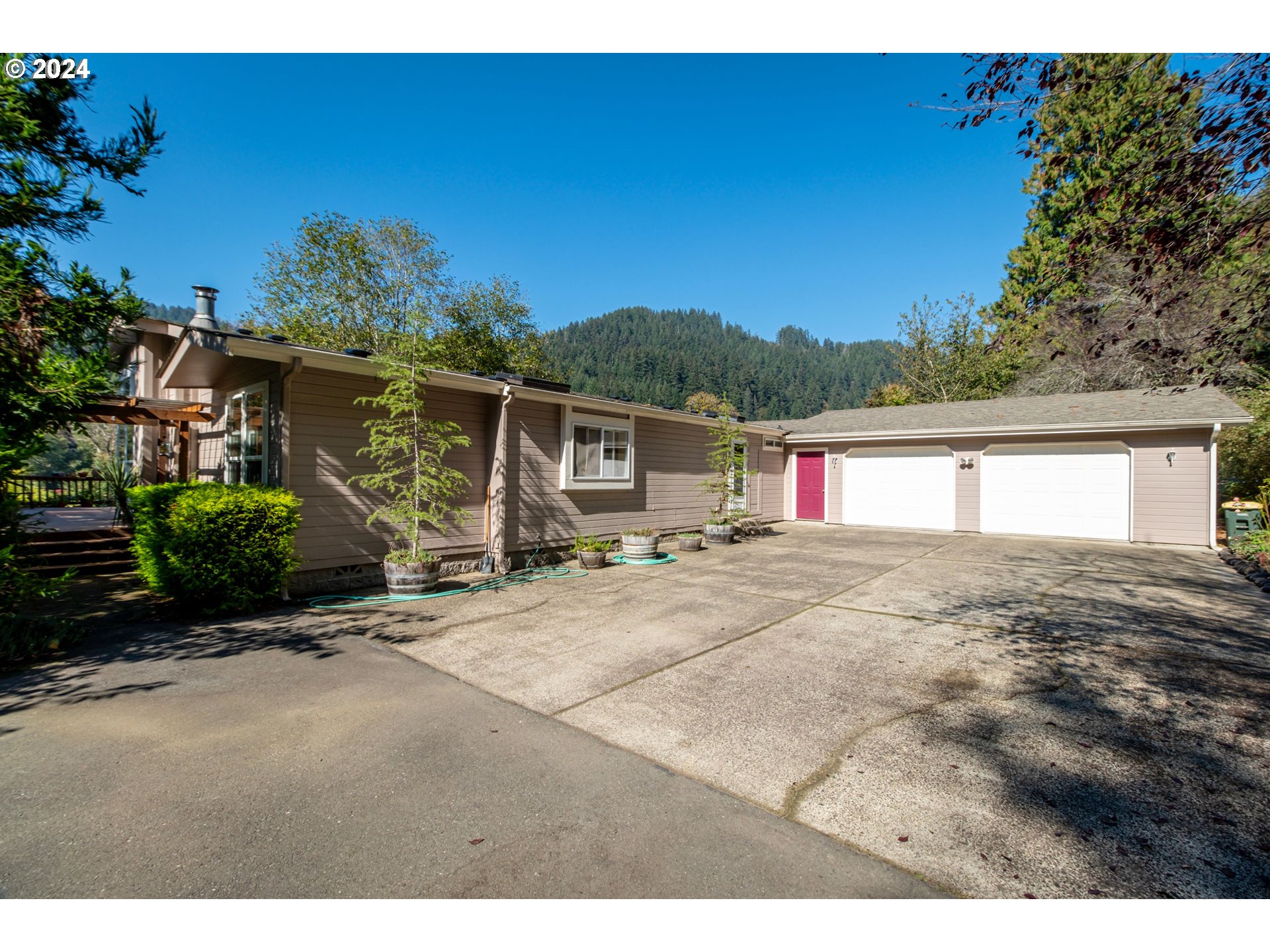 11801 East Mapleton Road Mapleton, OR 97453 - Photo 5 of 46 Gallery Image 5