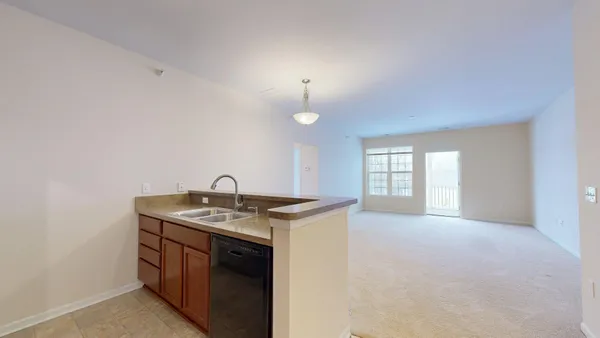 $2,000 | 1014 Summerfield Glen, Ann Arbor, MI 48103