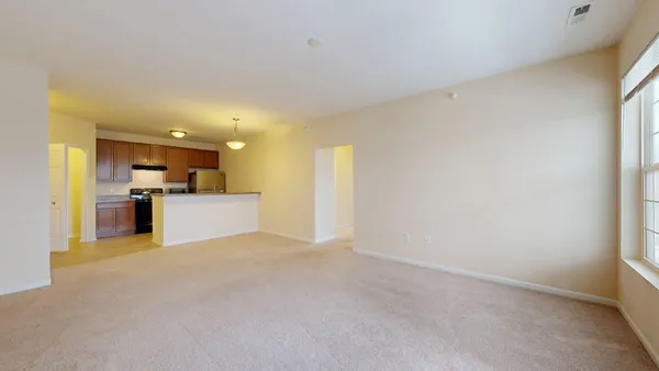 $2,000 | 1014 Summerfield Glen, Ann Arbor, MI 48103