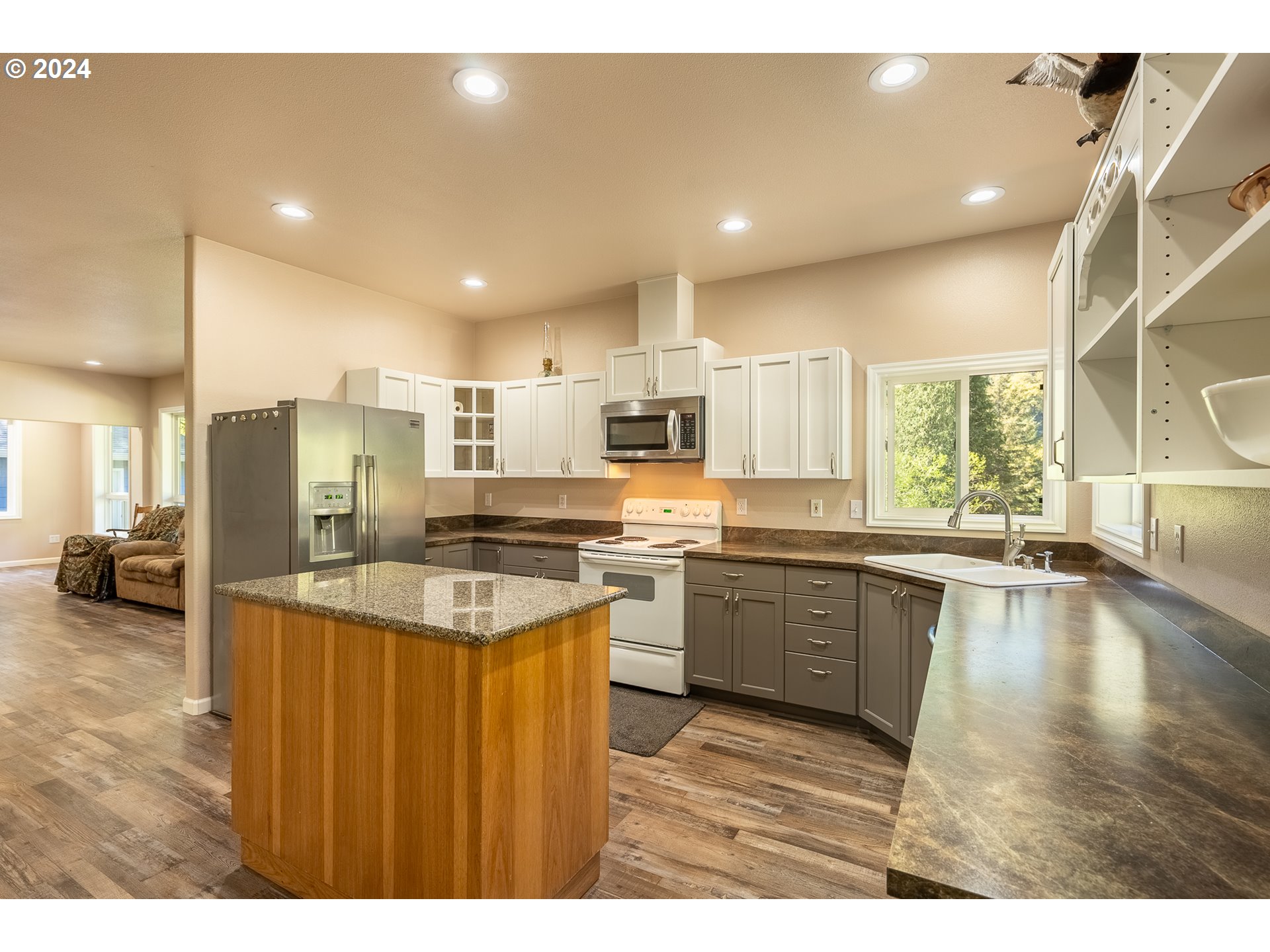 12309 Highway 126 Mapleton, OR 97453 - Photo 13 of 35 Gallery Image 13
