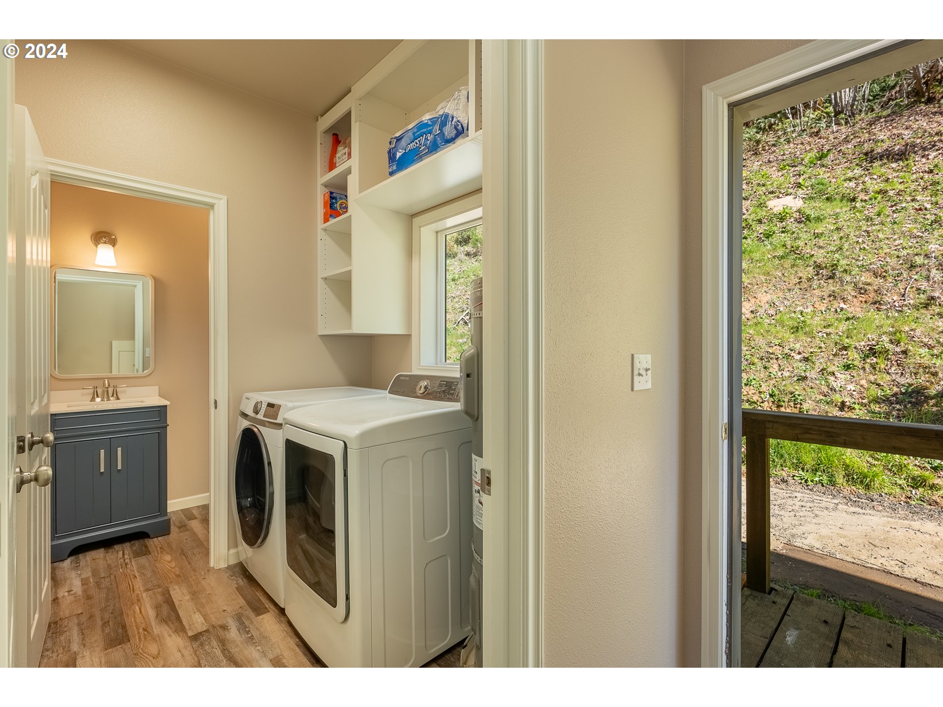 12309 Highway 126 Mapleton, OR 97453 - Photo 17 of 35 Gallery Image 17