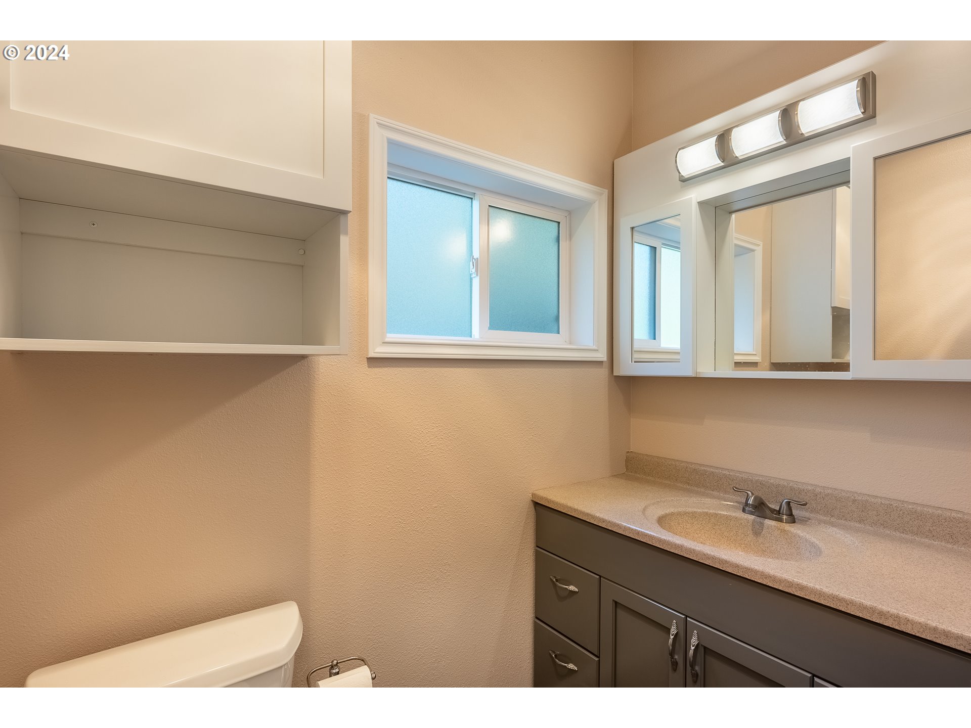 12309 Highway 126 Mapleton, OR 97453 - Photo 21 of 35 Gallery Image 21