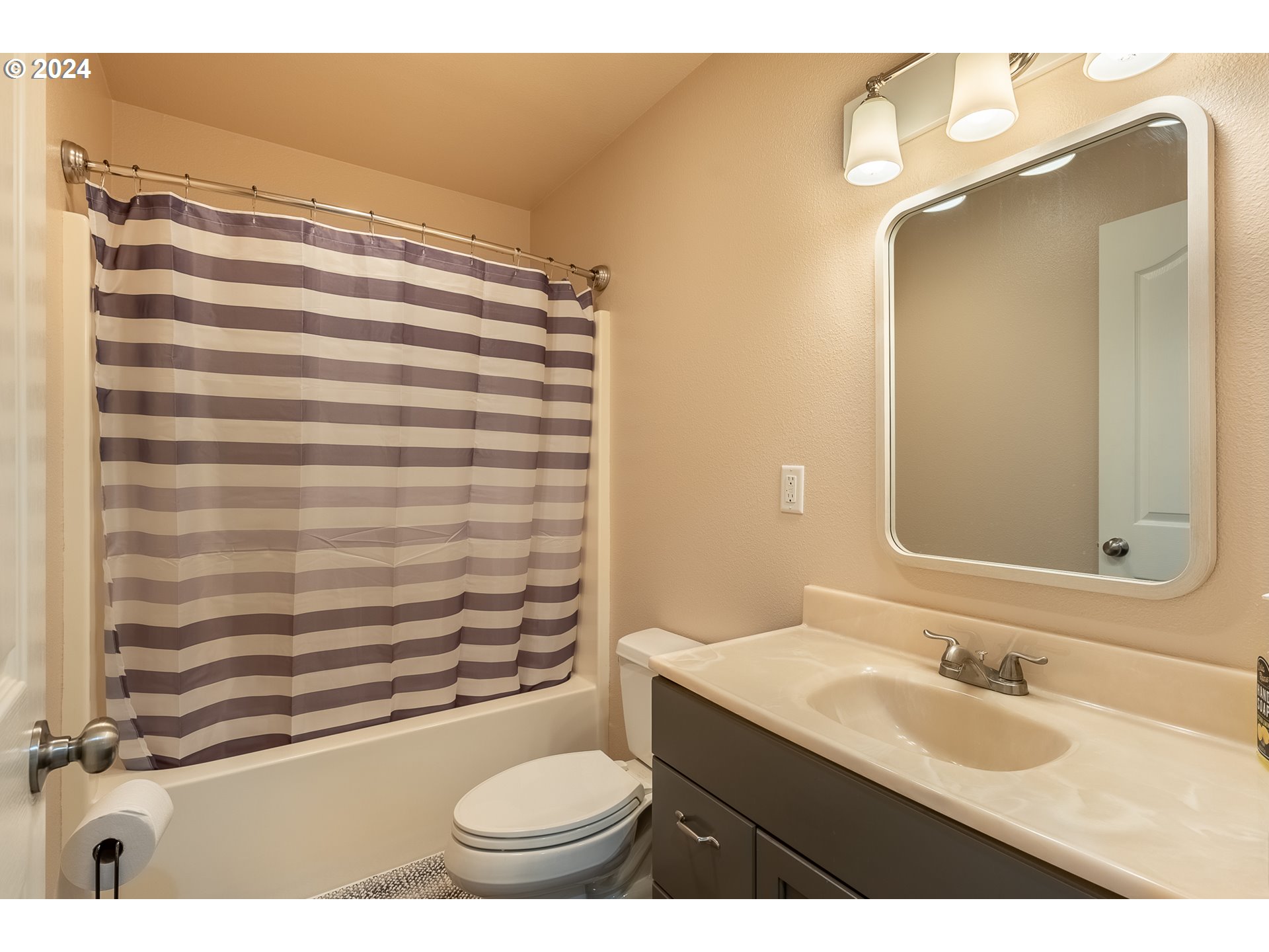 12309 Highway 126 Mapleton, OR 97453 - Photo 24 of 35 Gallery Image 24