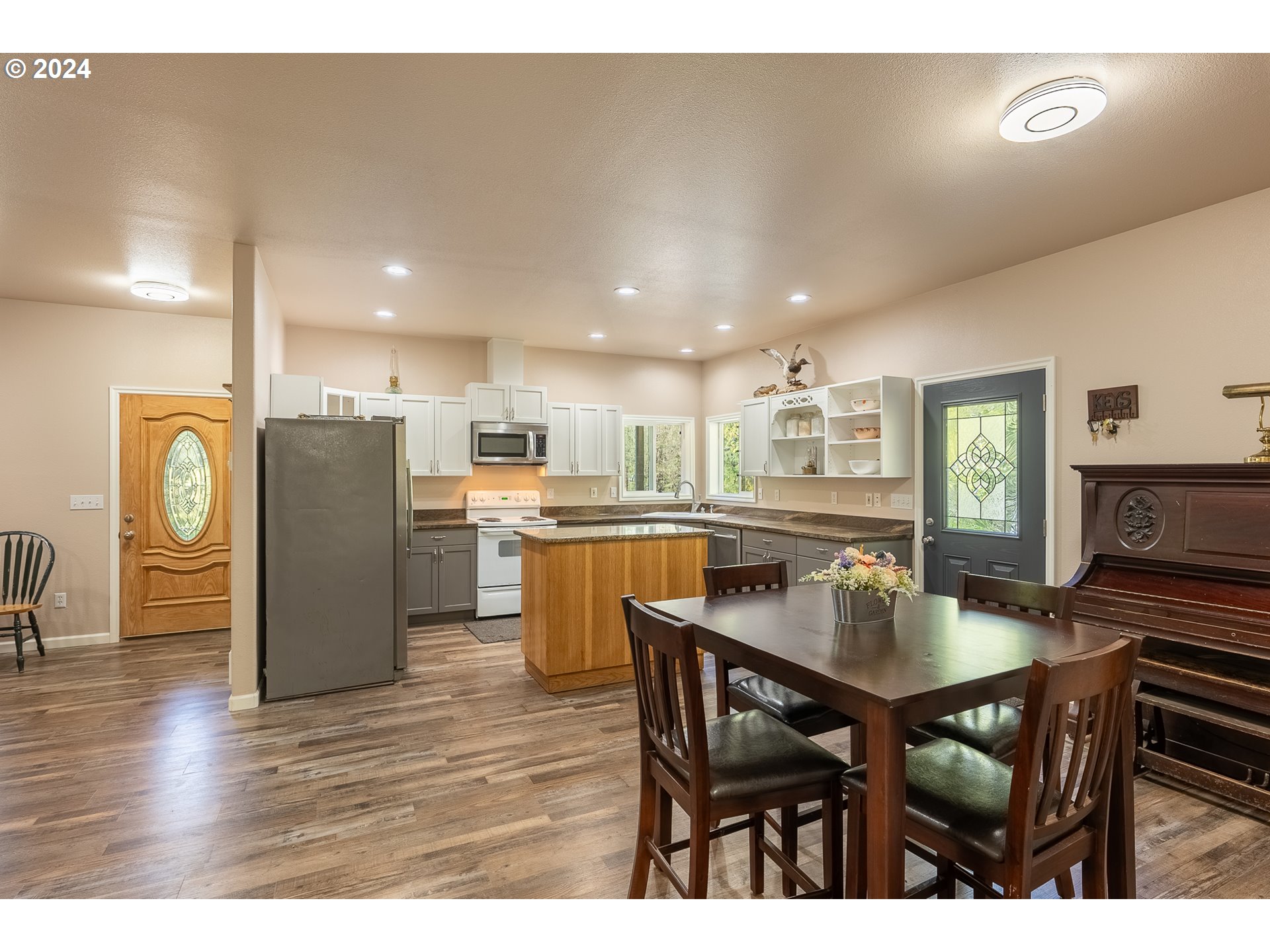 12309 Highway 126 Mapleton, OR 97453 - Photo 10 of 35 Gallery Image 10