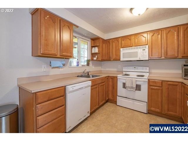 5376 Northwest Springhill Drive Albany, OR 97321 - Photo 8 of 32 Gallery Image 8