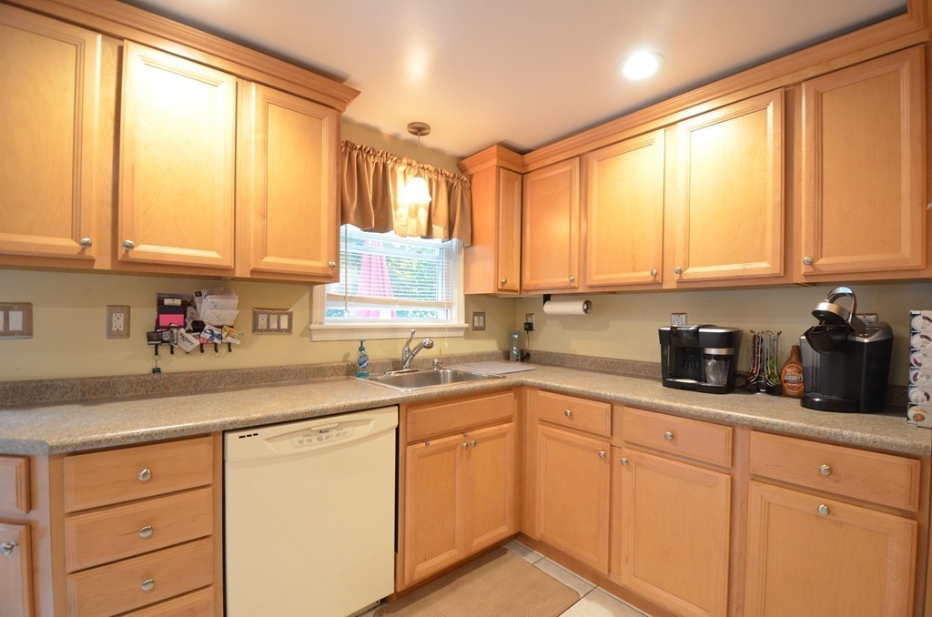 11 Lincoln Road, Unit 2 Woburn, MA 01801 - Photo 4 of 21 Gallery Image 4