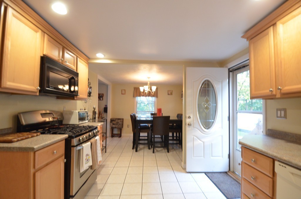 11 Lincoln Road, Unit 2 Woburn, MA 01801 - Photo 6 of 21 Gallery Image 6