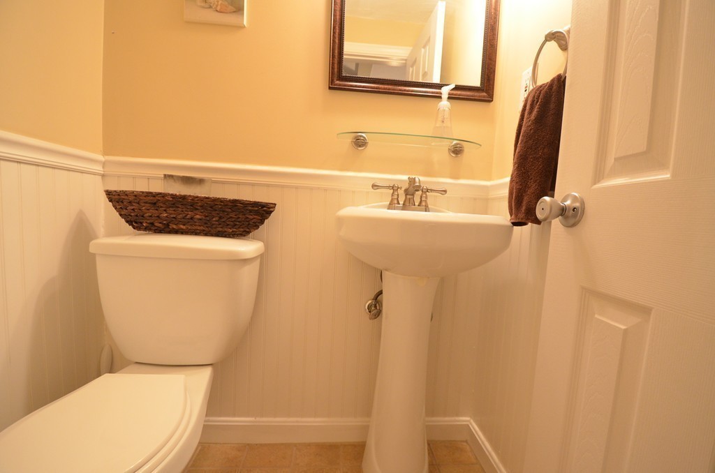 11 Lincoln Road, Unit 2 Woburn, MA 01801 - Photo 9 of 21 Gallery Image 9
