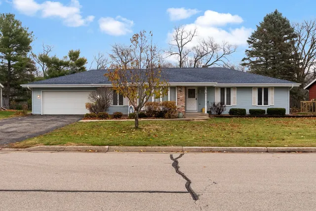 $389,900 | 928 Columbia Drive, Janesville, WI 53546