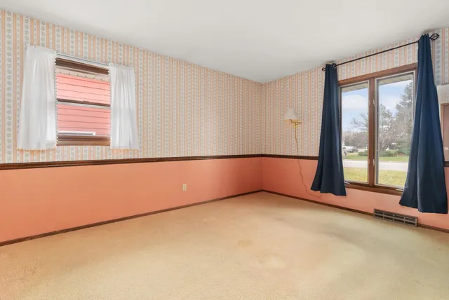 $389,900 | 928 Columbia Drive, Janesville, WI 53546