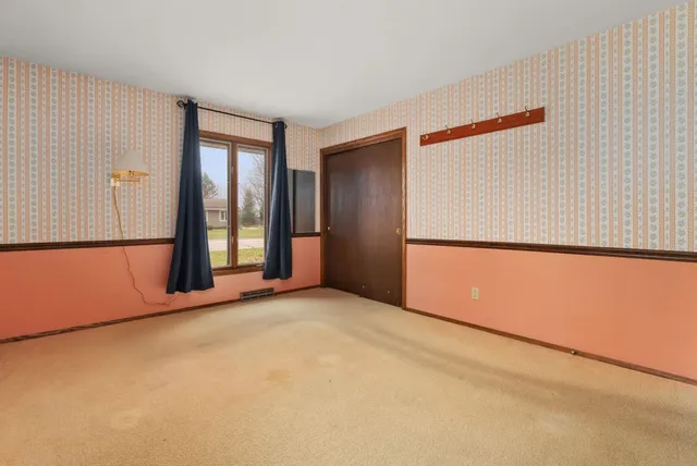 $389,900 | 928 Columbia Drive, Janesville, WI 53546