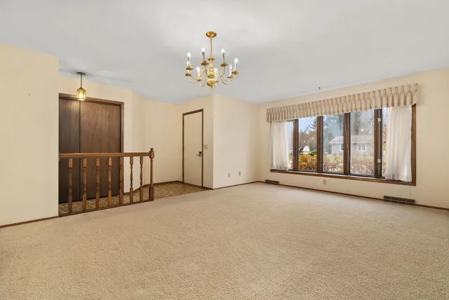 $389,900 | 928 Columbia Drive, Janesville, WI 53546