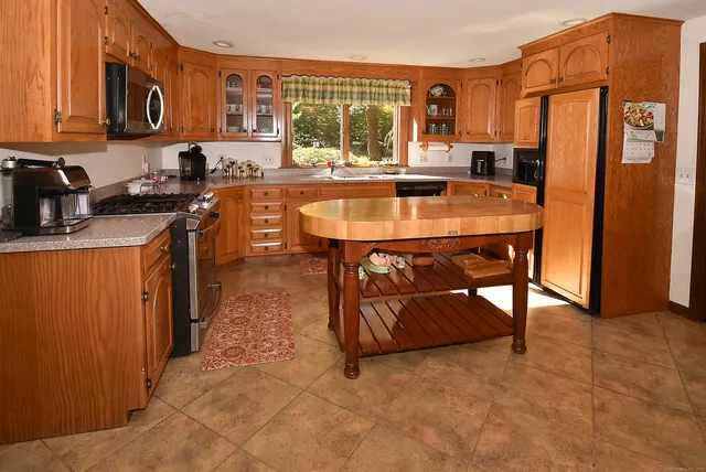 $599,000 | 266 Farmington Avenue, Berlin, CT 06037