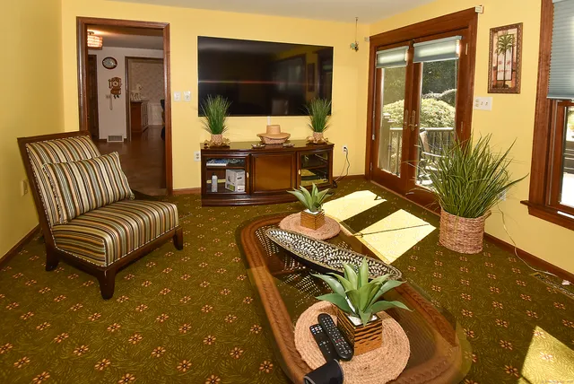 $599,000 | 266 Farmington Avenue, Berlin, CT 06037