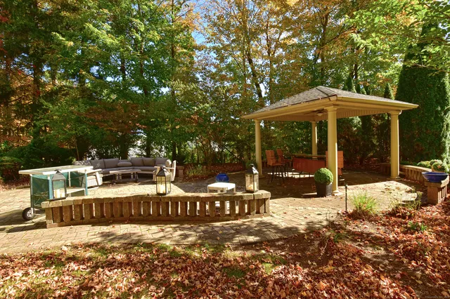 $599,000 | 266 Farmington Avenue, Berlin, CT 06037