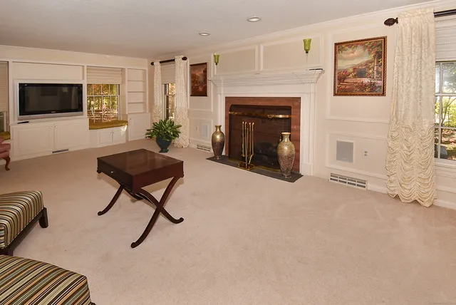 $599,000 | 266 Farmington Avenue, Berlin, CT 06037