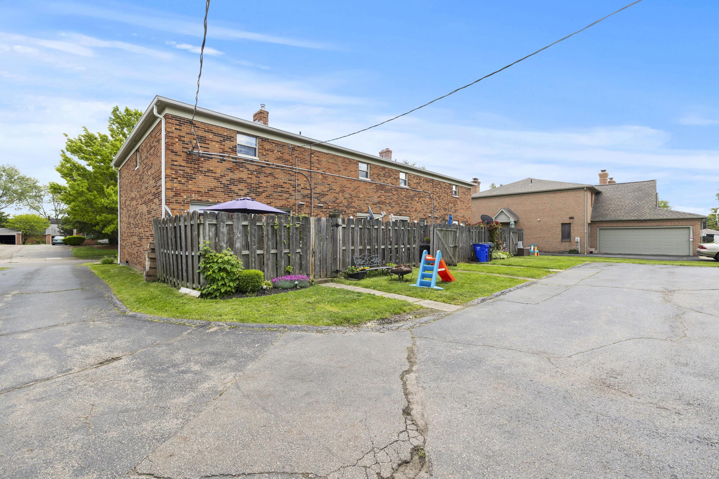 4865-4873 Dierker Road Columbus, OH 43220 - Photo 4 of 41 4x3a7339
