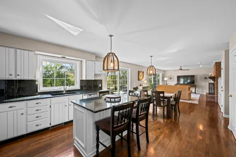 $750,000 | 12 Thornfield Lane, Hawthorn Woods, IL 60047