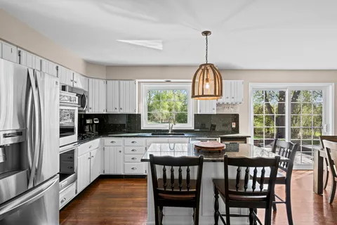 $750,000 | 12 Thornfield Lane, Hawthorn Woods, IL 60047