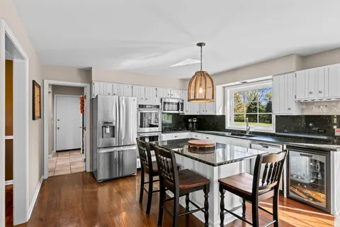 $750,000 | 12 Thornfield Lane, Hawthorn Woods, IL 60047