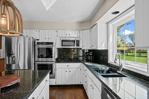 $750,000 | 12 Thornfield Lane, Hawthorn Woods, IL 60047