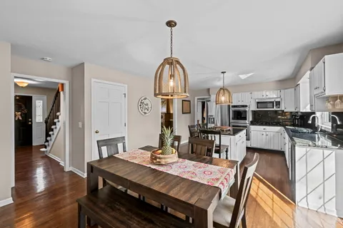 $750,000 | 12 Thornfield Lane, Hawthorn Woods, IL 60047