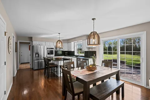 $750,000 | 12 Thornfield Lane, Hawthorn Woods, IL 60047