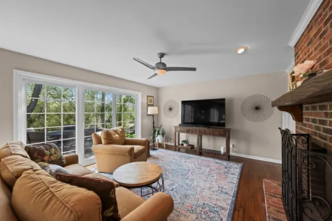 $750,000 | 12 Thornfield Lane, Hawthorn Woods, IL 60047