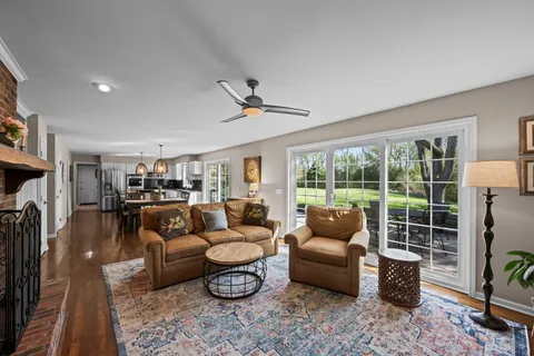 $750,000 | 12 Thornfield Lane, Hawthorn Woods, IL 60047