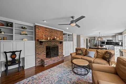 $750,000 | 12 Thornfield Lane, Hawthorn Woods, IL 60047