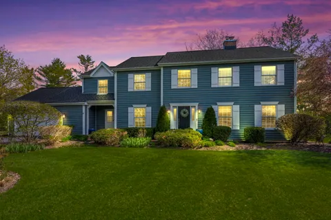 $750,000 | 12 Thornfield Lane, Hawthorn Woods, IL 60047