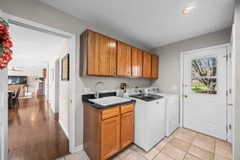 $750,000 | 12 Thornfield Lane, Hawthorn Woods, IL 60047