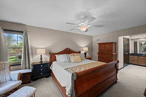 $750,000 | 12 Thornfield Lane, Hawthorn Woods, IL 60047