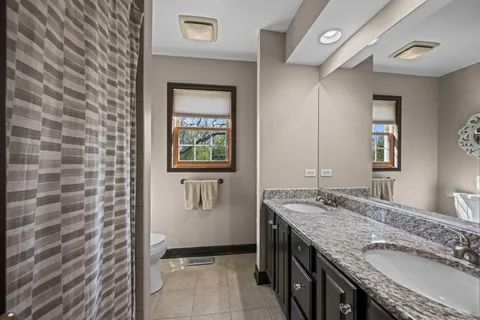 $750,000 | 12 Thornfield Lane, Hawthorn Woods, IL 60047