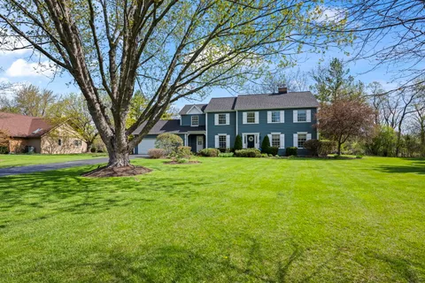 $750,000 | 12 Thornfield Lane, Hawthorn Woods, IL 60047