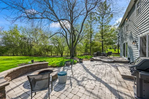 $750,000 | 12 Thornfield Lane, Hawthorn Woods, IL 60047