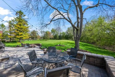 $750,000 | 12 Thornfield Lane, Hawthorn Woods, IL 60047