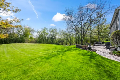 $750,000 | 12 Thornfield Lane, Hawthorn Woods, IL 60047