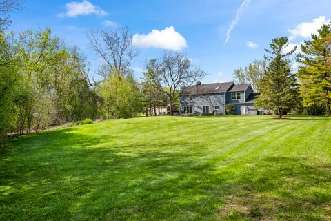 $750,000 | 12 Thornfield Lane, Hawthorn Woods, IL 60047