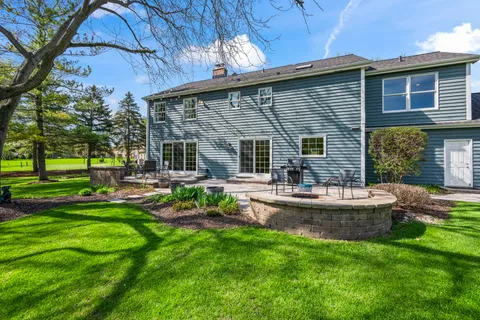 $750,000 | 12 Thornfield Lane, Hawthorn Woods, IL 60047