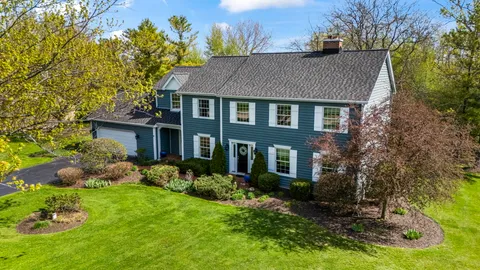 $750,000 | 12 Thornfield Lane, Hawthorn Woods, IL 60047